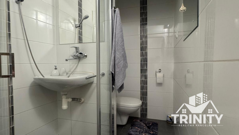 Na prenájom 1-izbový byt neďaleko stanice v Nových Zámkoch