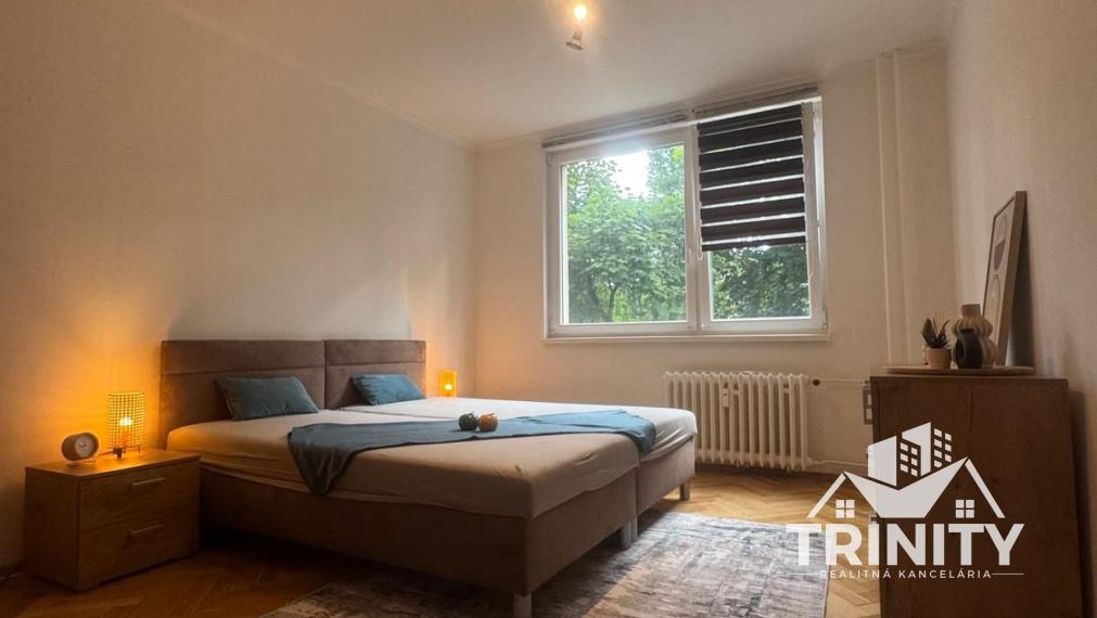 Na prenájom 1-izbový byt neďaleko stanice v Nových Zámkoch