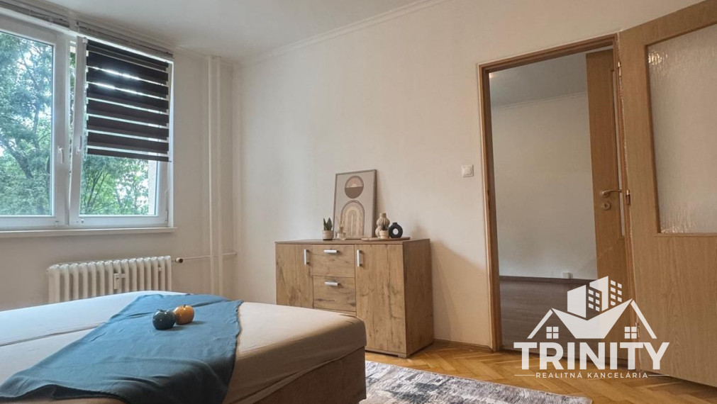 Na prenájom 1-izbový byt neďaleko stanice v Nových Zámkoch