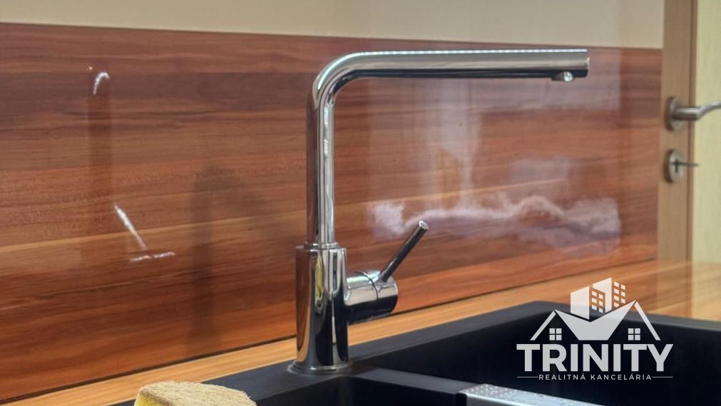 Na prenájom 1-izbový byt neďaleko stanice v Nových Zámkoch