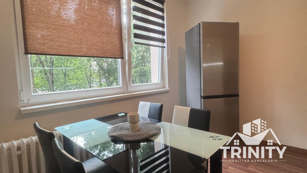 Na prenájom 1-izbový byt neďaleko stanice v Nových Zámkoch