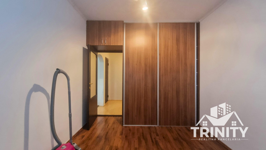 Na prenájom čiastočne zariadený 2-izbový byt v meste Nové Zámky