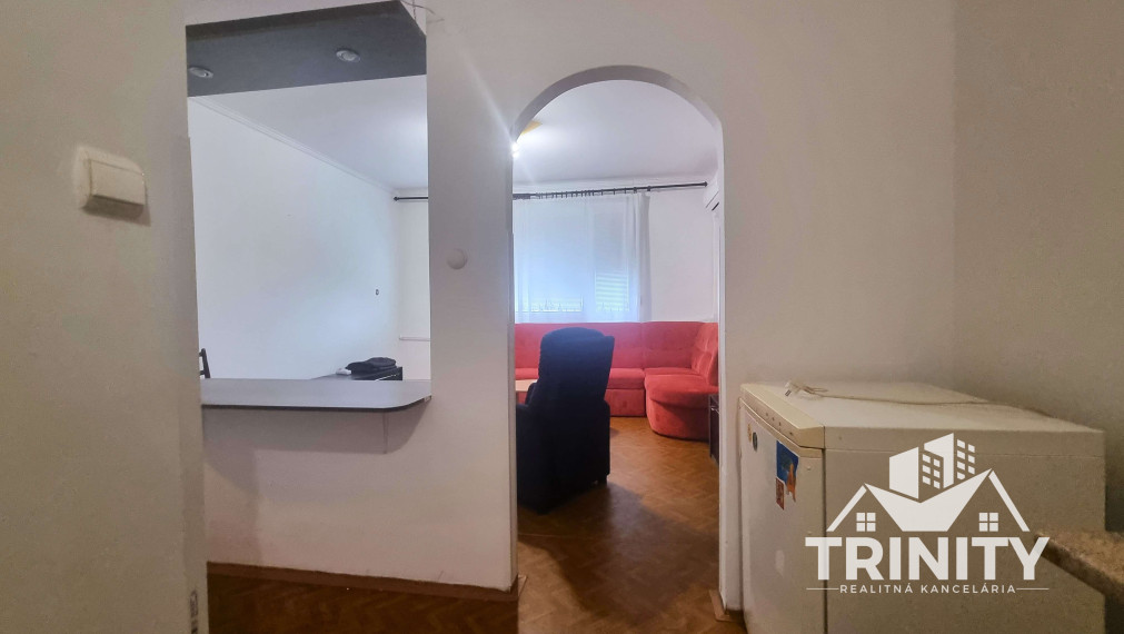 Na prenájom čiastočne zariadený 2-izbový byt v meste Nové Zámky