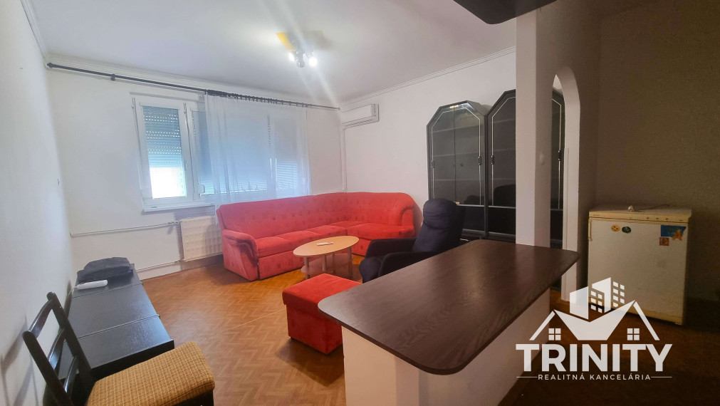 Na prenájom čiastočne zariadený 2-izbový byt v meste Nové Zámky