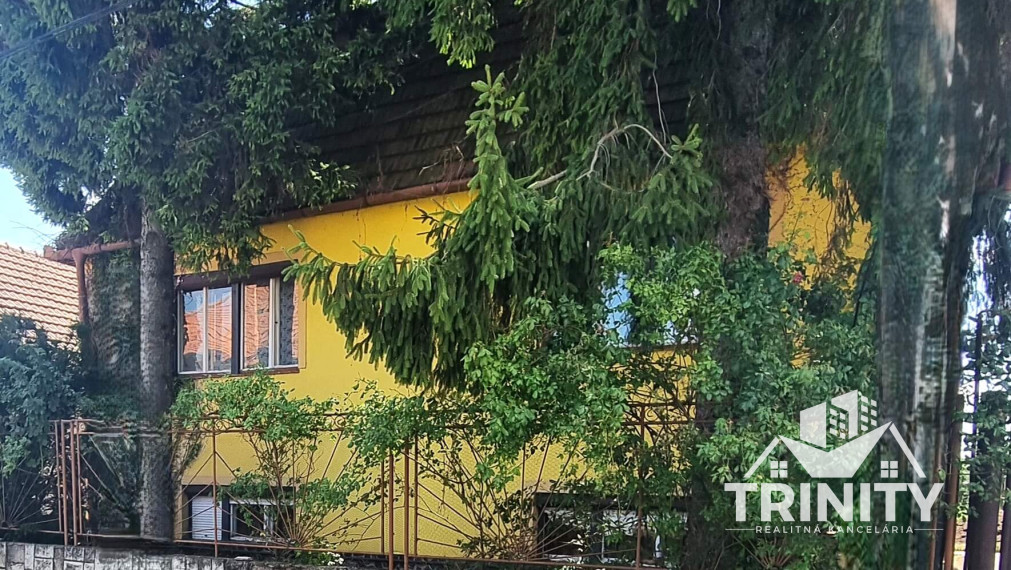 Na predaj 7-izbový rodinný dom s garážou v obci Bánov