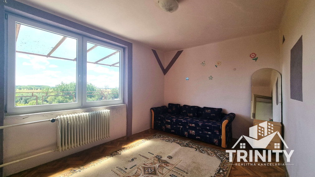 Na predaj 7-izbový rodinný dom s garážou v obci Bánov