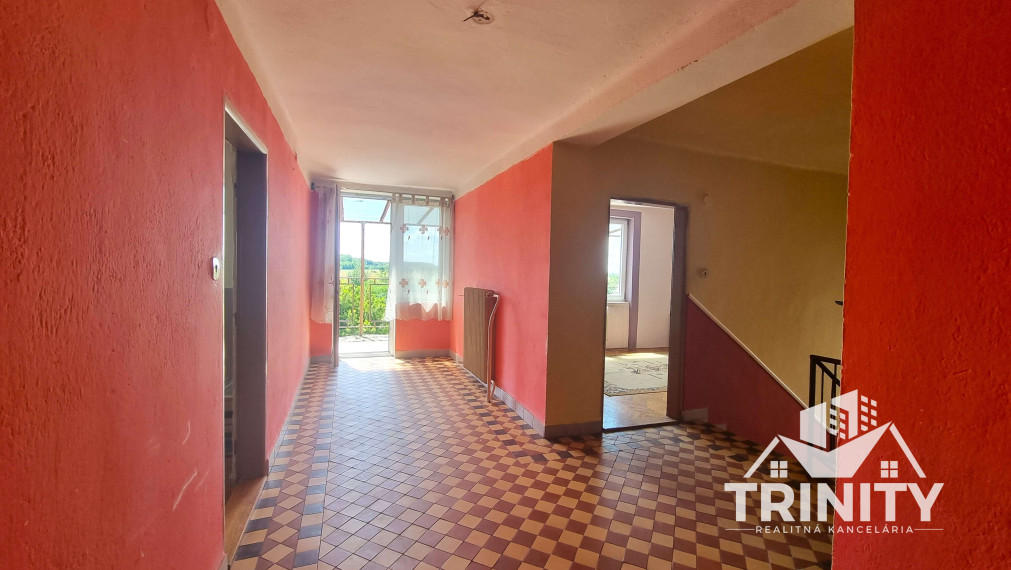 Na predaj 7-izbový rodinný dom s garážou v obci Bánov