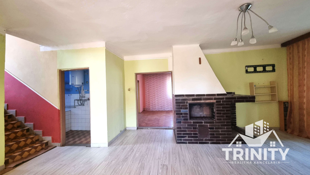 Na predaj 7-izbový rodinný dom s garážou v obci Bánov