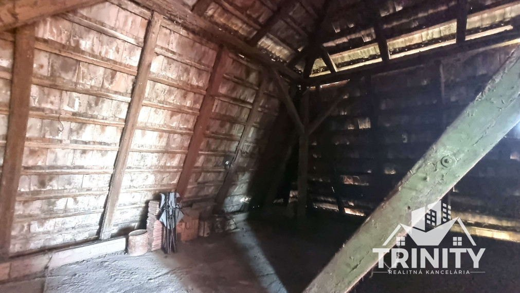 Na predaj 7-izbový rodinný dom s garážou v obci Bánov