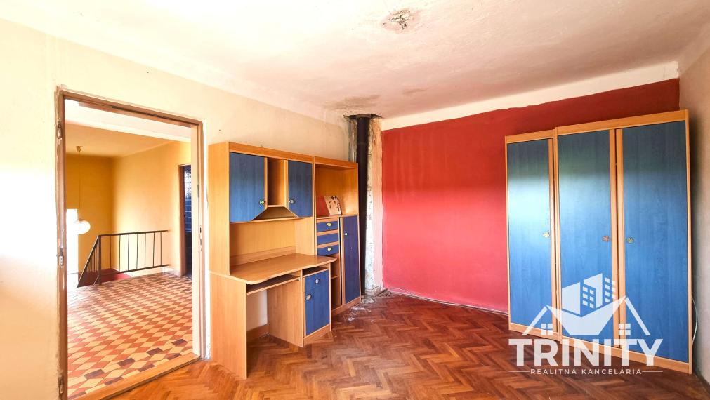 Na predaj 7-izbový rodinný dom s garážou v obci Bánov