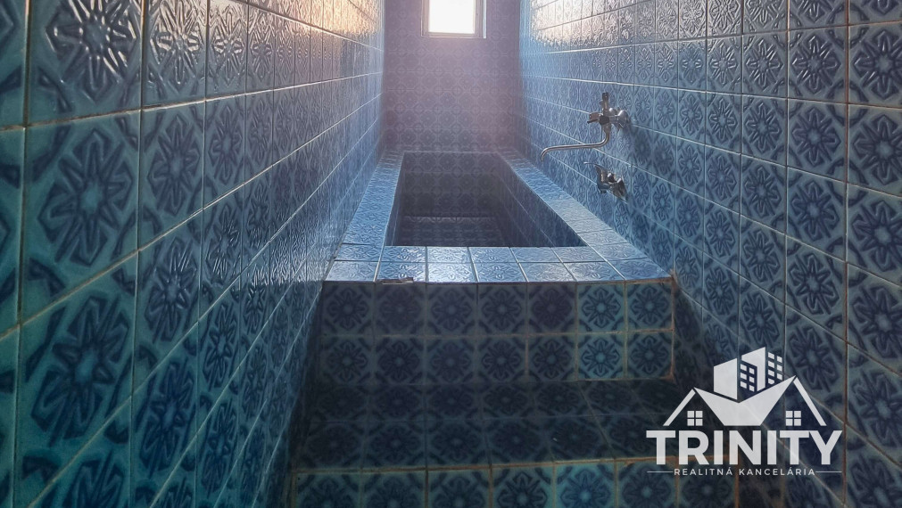 Na predaj 7-izbový rodinný dom s garážou v obci Bánov