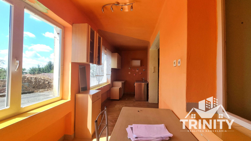 Na predaj 7-izbový rodinný dom s garážou v obci Bánov