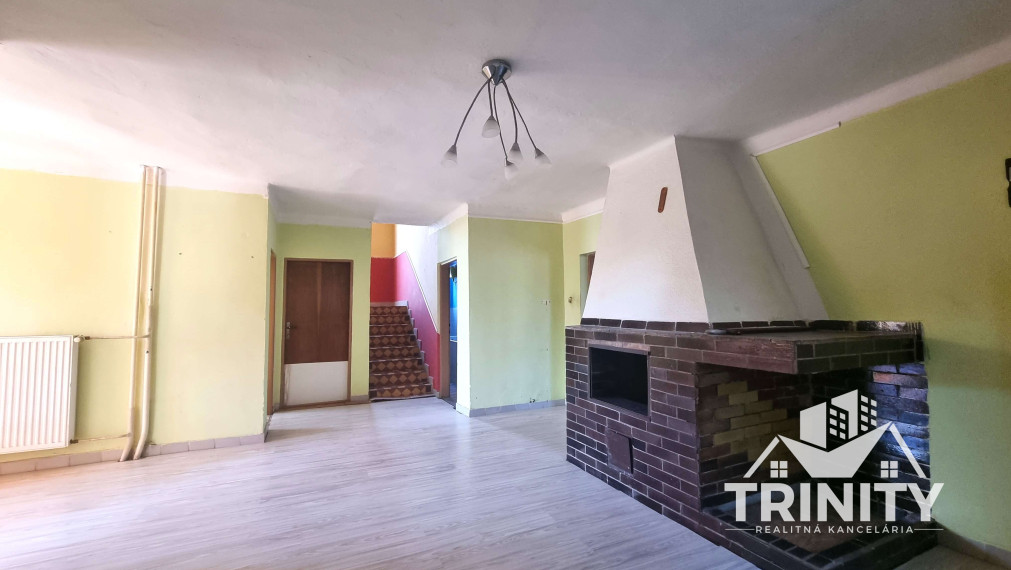 Na predaj 7-izbový rodinný dom s garážou v obci Bánov