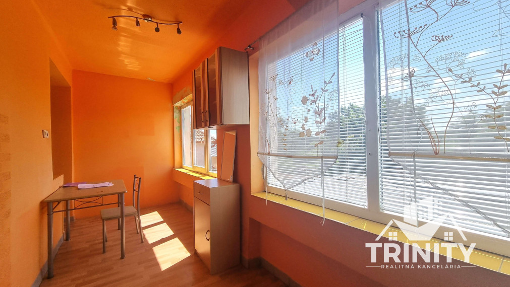 Na predaj 7-izbový rodinný dom s garážou v obci Bánov