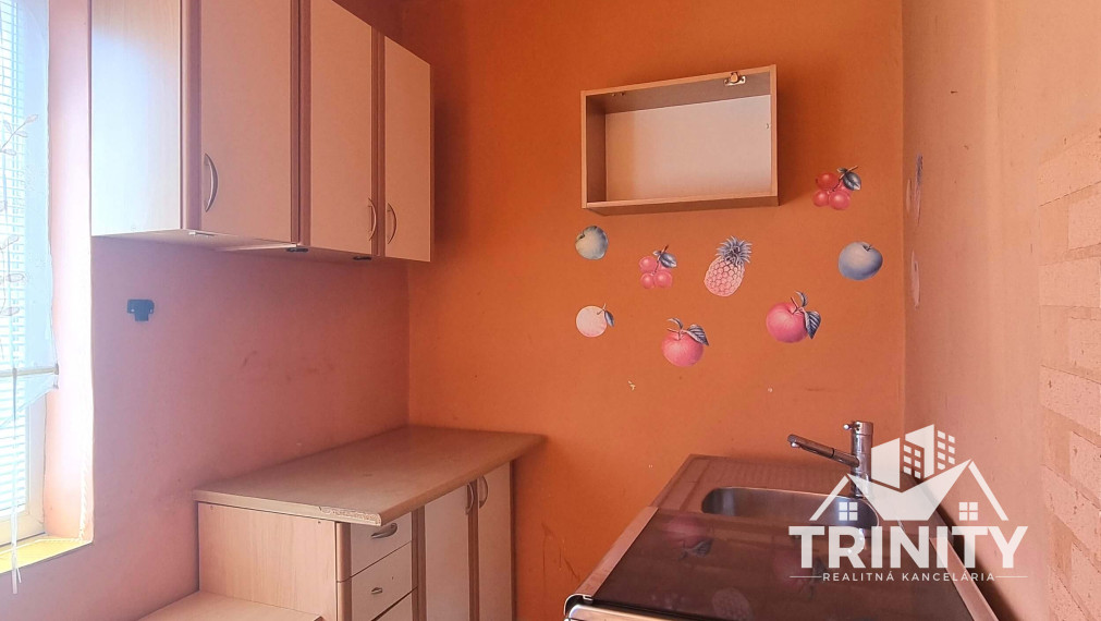 Na predaj 7-izbový rodinný dom s garážou v obci Bánov