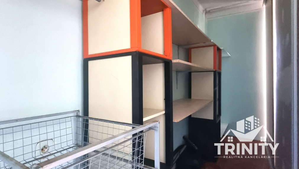 Na predaj 7-izbový rodinný dom s garážou v obci Bánov