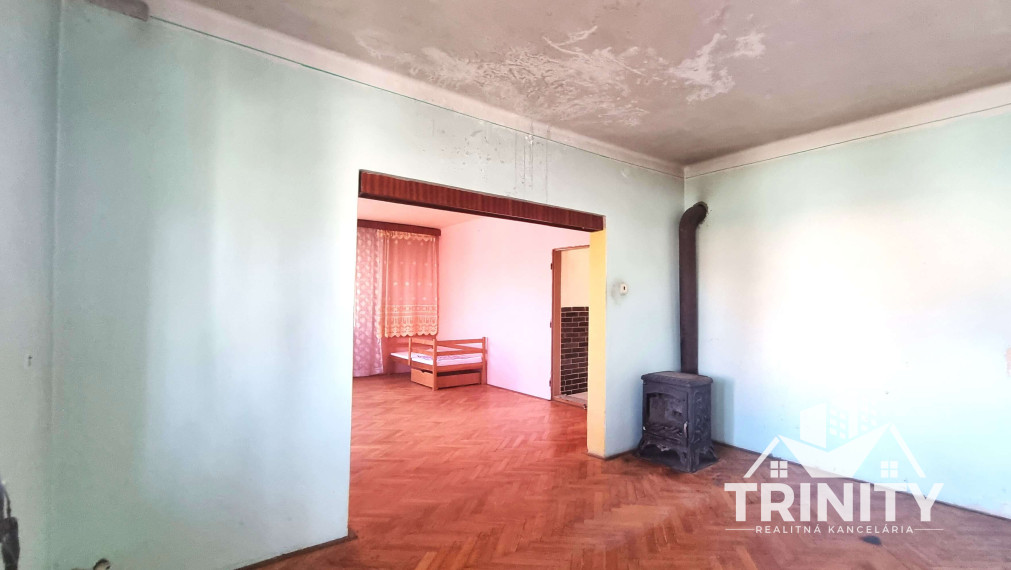 Na predaj 7-izbový rodinný dom s garážou v obci Bánov