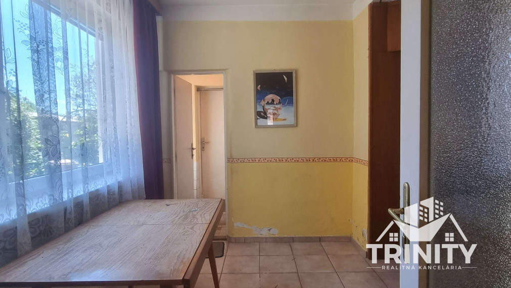 Na predaj 3-izbový podkrovný rodinný dom s garážou v meste Nové Zámky