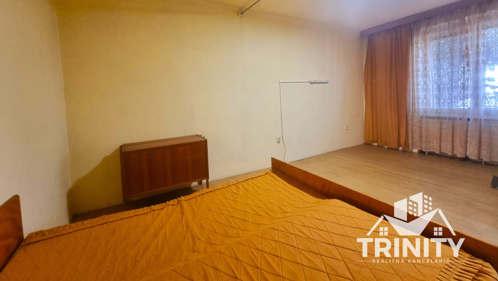 Na predaj 3-izbový podkrovný rodinný dom s garážou v meste Nové Zámky