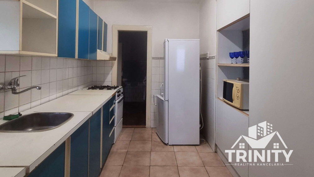 Na predaj 3-izbový podkrovný rodinný dom s garážou v meste Nové Zámky