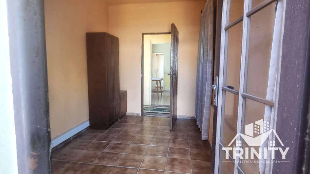 Na predaj 3-izbový podkrovný rodinný dom s garážou v meste Nové Zámky