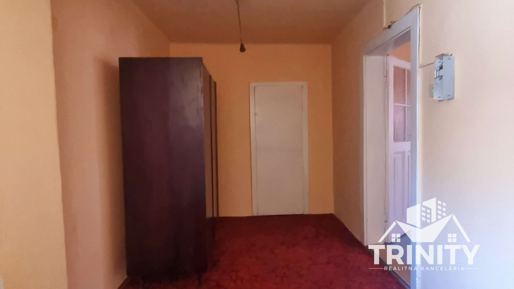 Na predaj 3-izbový podkrovný rodinný dom s garážou v meste Nové Zámky