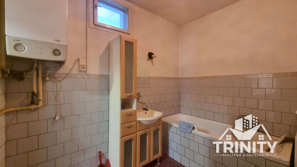 Na predaj 3-izbový podkrovný rodinný dom s garážou v meste Nové Zámky