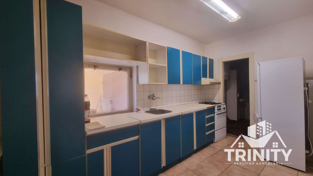 Na predaj 3-izbový podkrovný rodinný dom s garážou v meste Nové Zámky