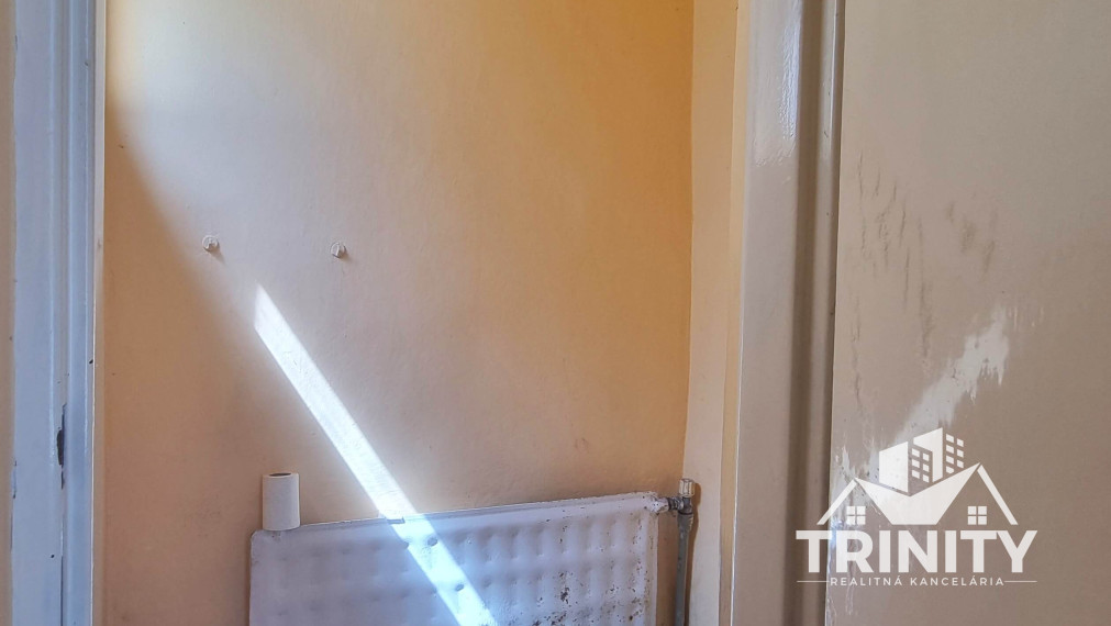 Na predaj 3-izbový podkrovný rodinný dom s garážou v meste Nové Zámky