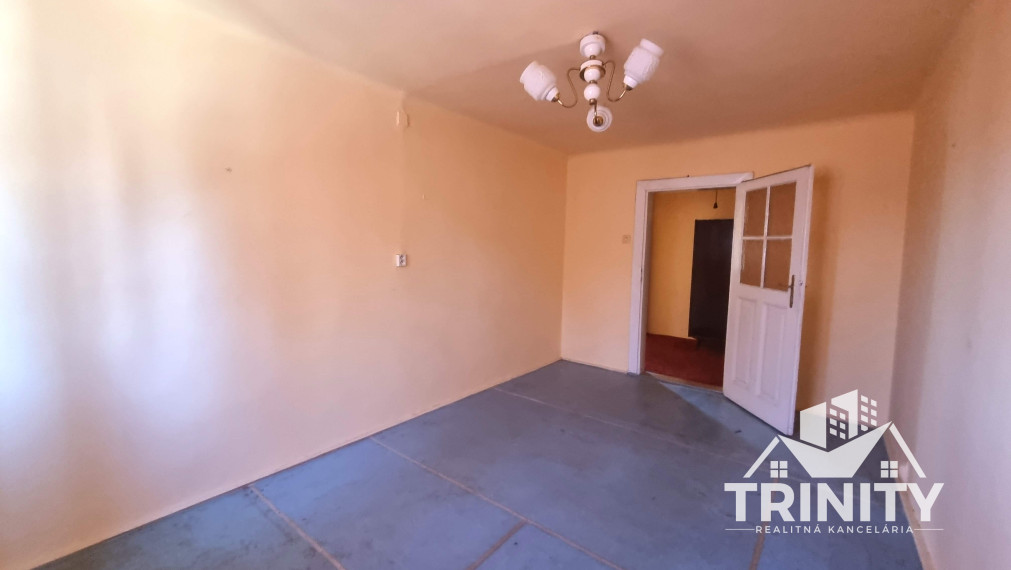 Na predaj 3-izbový podkrovný rodinný dom s garážou v meste Nové Zámky