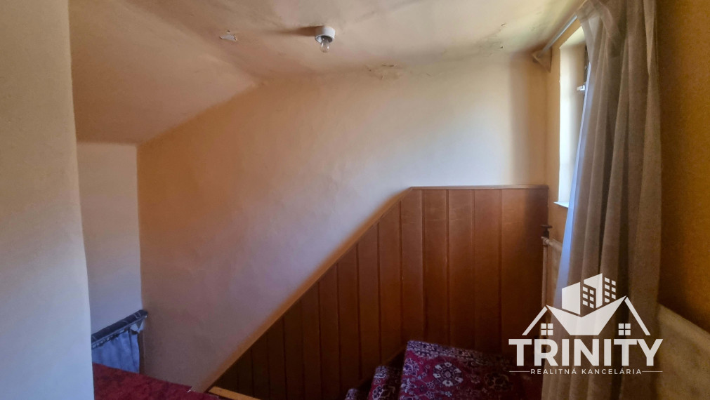 Na predaj 3-izbový podkrovný rodinný dom s garážou v meste Nové Zámky