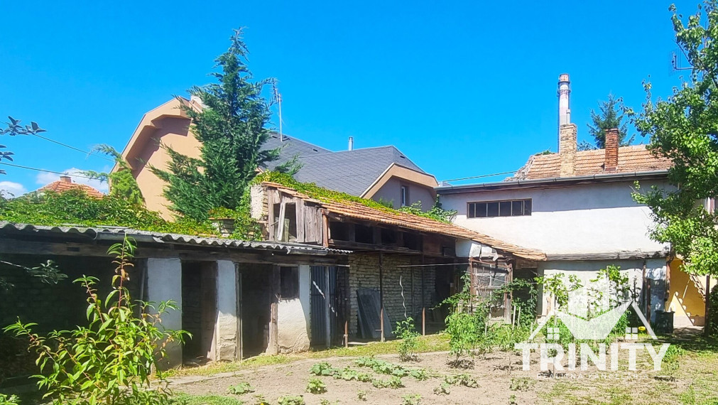 Na predaj 3-izbový podkrovný rodinný dom s garážou v meste Nové Zámky