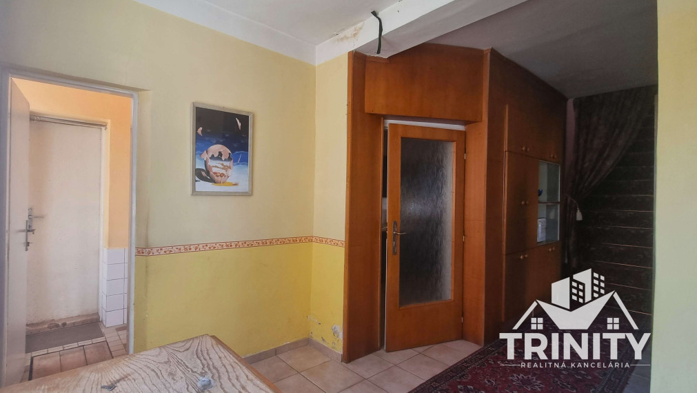 Na predaj 3-izbový podkrovný rodinný dom s garážou v meste Nové Zámky