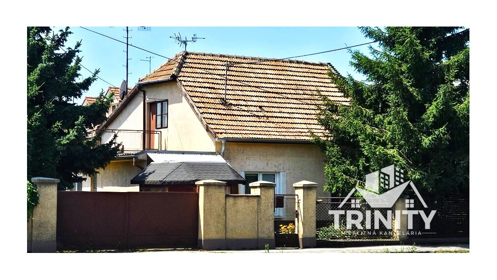 Na predaj 3-izbový podkrovný rodinný dom s garážou v meste Nové Zámky