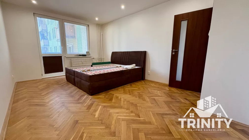 Na predaj 4-izbový byt s dvomi balkónmi v Nových Zámkoch