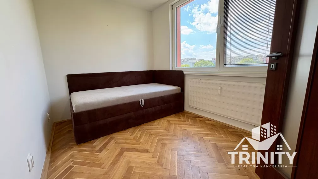 Na predaj 4-izbový byt s dvomi balkónmi v Nových Zámkoch