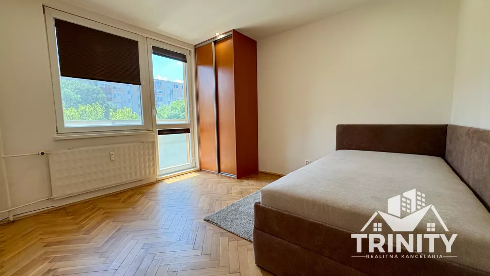 Na predaj 4-izbový byt s dvomi balkónmi v Nových Zámkoch