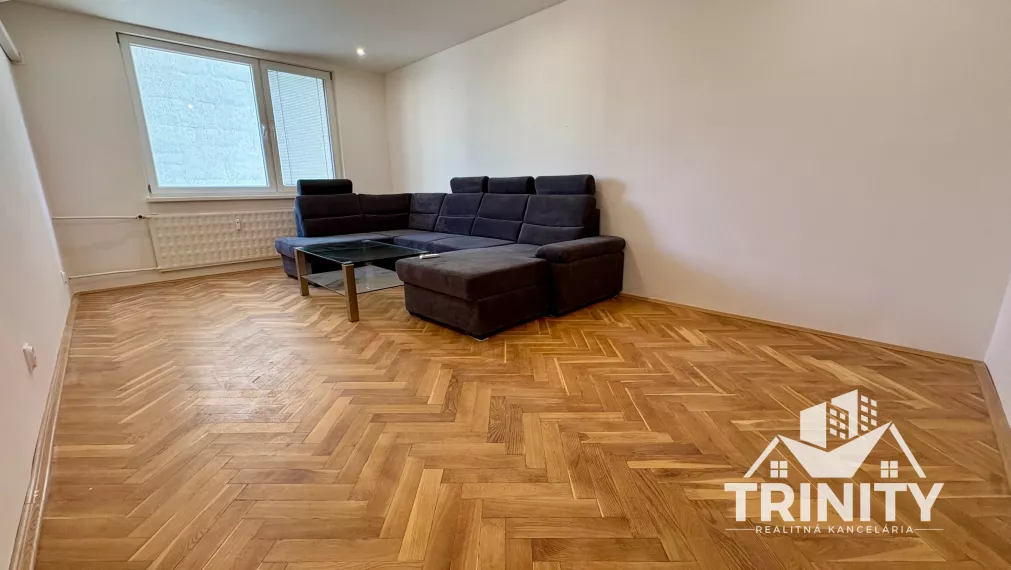 Na predaj 4-izbový byt s dvomi balkónmi v Nových Zámkoch