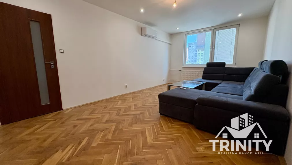 Na predaj 4-izbový byt s dvomi balkónmi v Nových Zámkoch