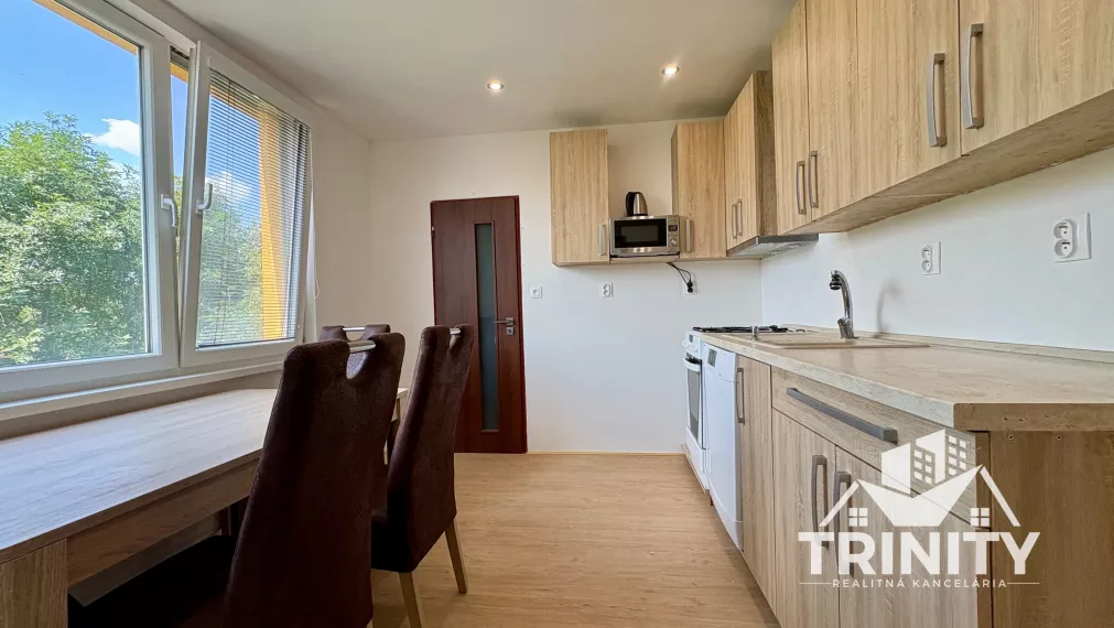 Na predaj 4-izbový byt s dvomi balkónmi v Nových Zámkoch