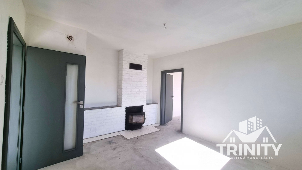 Na predaj dvojgeneračný rodinný dom v obci Jasová