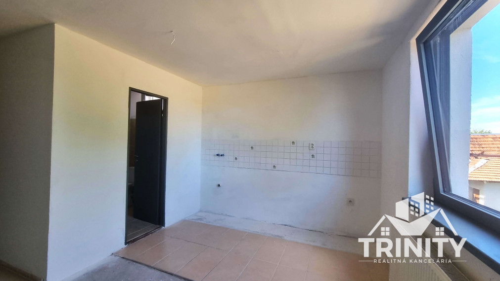 Na predaj dvojgeneračný rodinný dom v obci Jasová