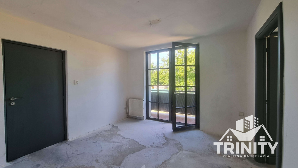 Na predaj dvojgeneračný rodinný dom v obci Jasová