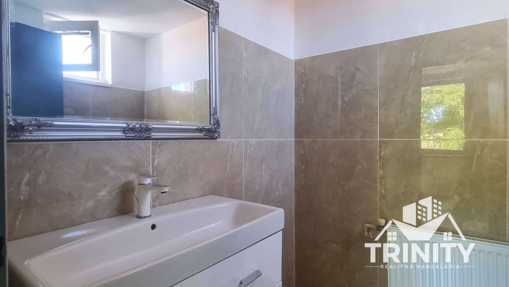 Na predaj dvojgeneračný rodinný dom v obci Jasová