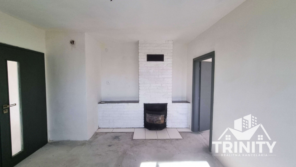 Na predaj dvojgeneračný rodinný dom v obci Jasová