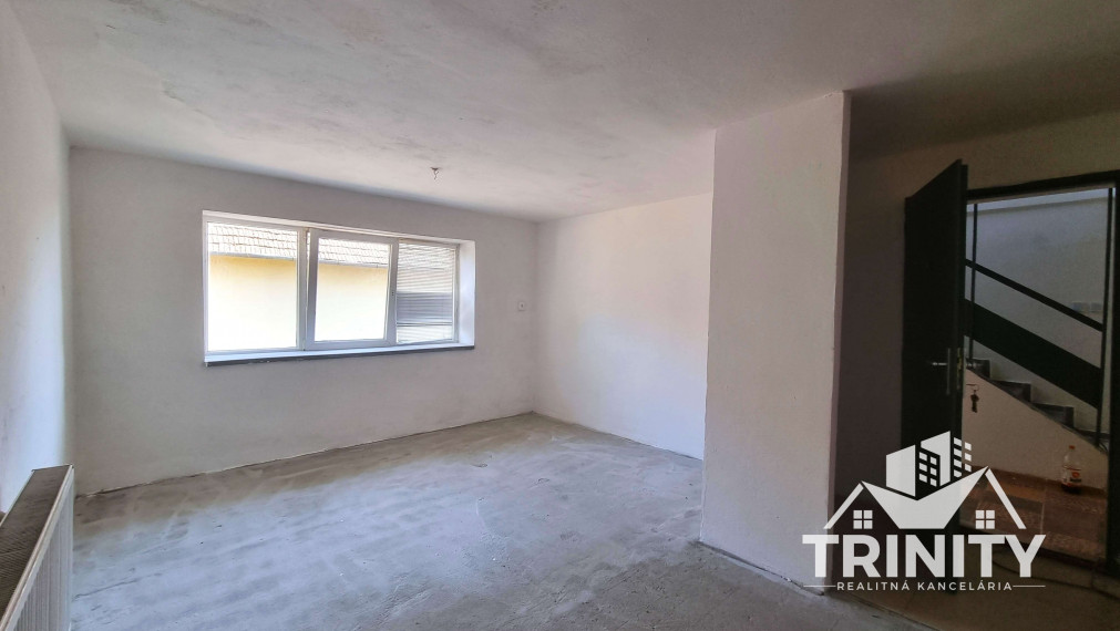 Na predaj dvojgeneračný rodinný dom v obci Jasová