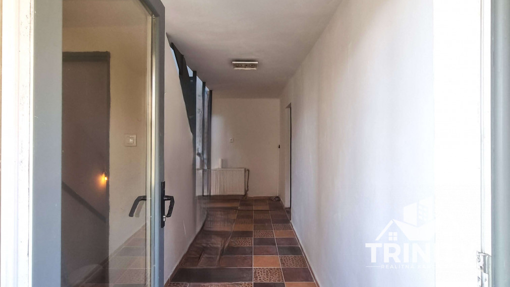 Na predaj dvojgeneračný rodinný dom v obci Jasová