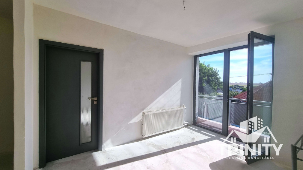 Na predaj dvojgeneračný rodinný dom v obci Jasová