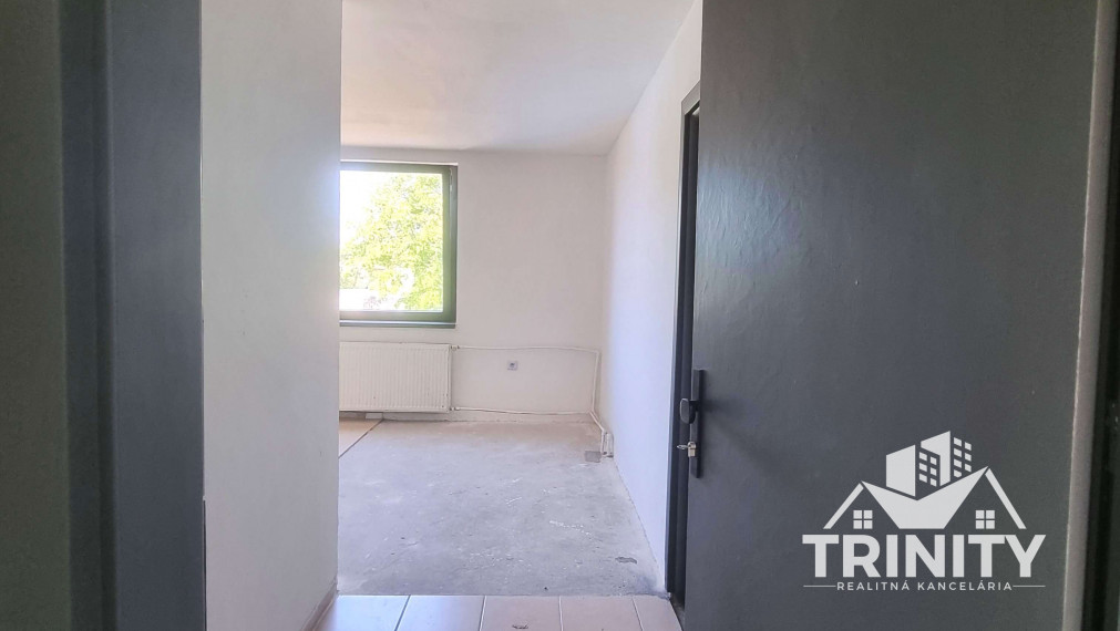 Na predaj dvojgeneračný rodinný dom v obci Jasová