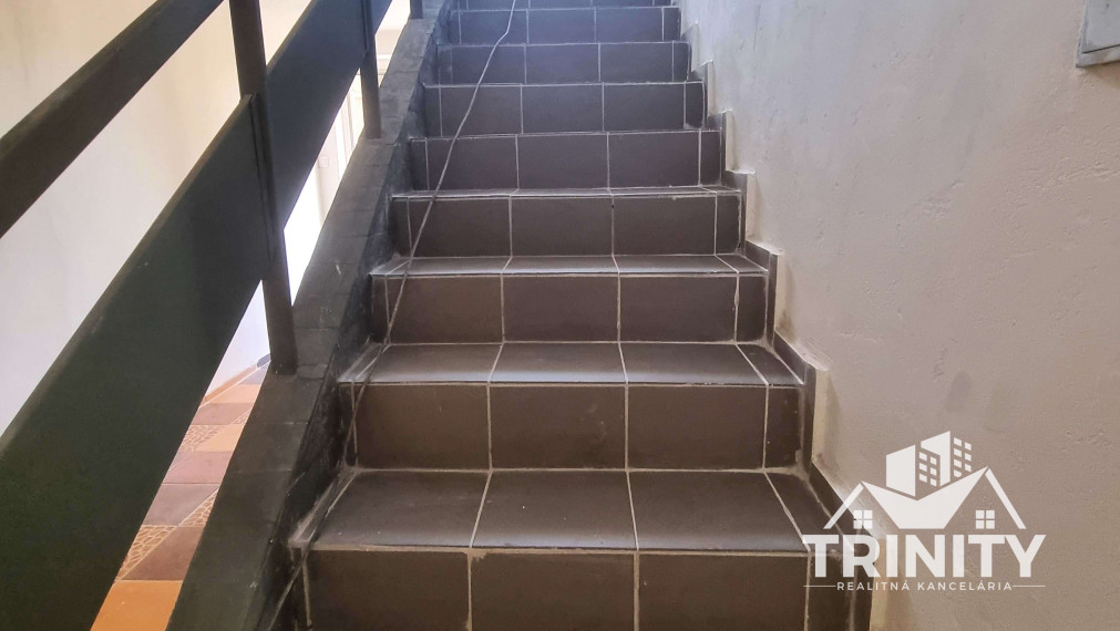 Na predaj dvojgeneračný rodinný dom v obci Jasová